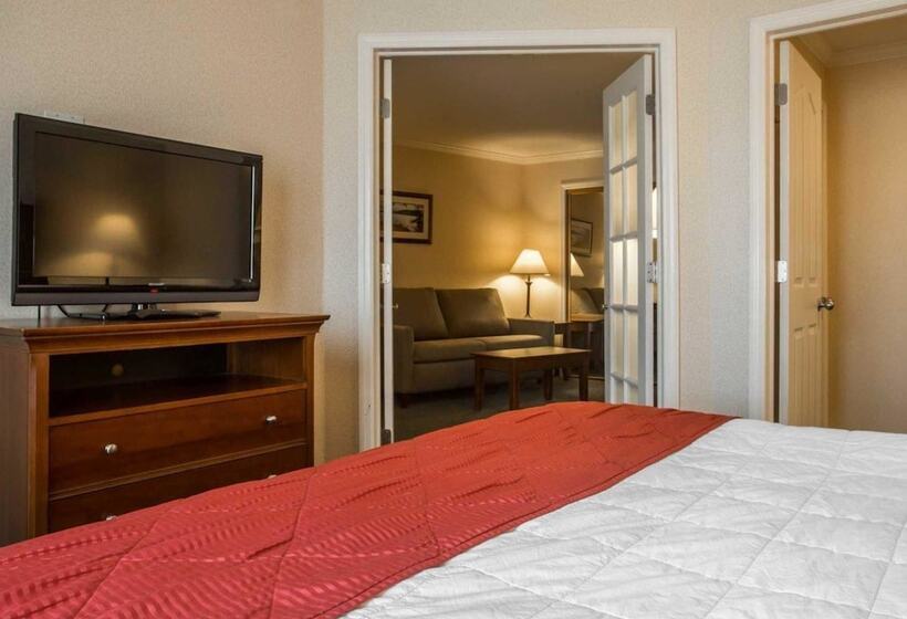 جناح غرفتين نوم, Clarion Inn & Suites At The Outlets Of Lake George