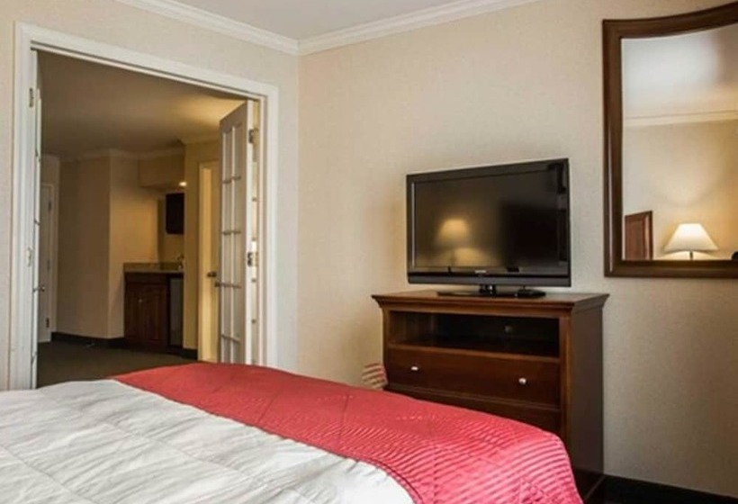 جناح غرفتين نوم, Clarion Inn & Suites At The Outlets Of Lake George