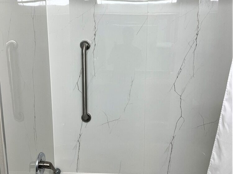 חדר סטנדרט שתי מיטות זוגיות, Days Inn By Wyndham Denham Springsbaton Rouge East