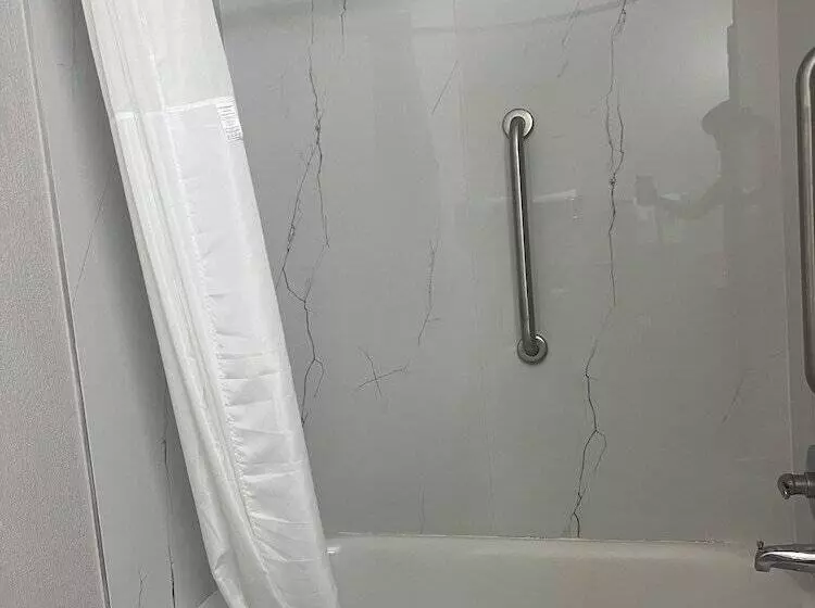 ２ダブルベッドのスタンダードルーム, Days Inn By Wyndham Denham Springsbaton Rouge East