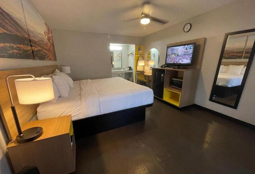 キングサイズベッドのスタンダードルーム, Days Inn By Wyndham Holladay