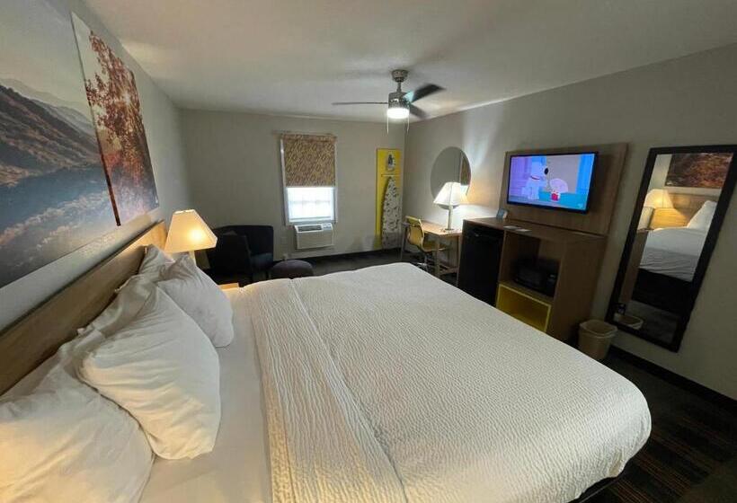 キングサイズベッドのスタンダードルーム, Days Inn By Wyndham Holladay