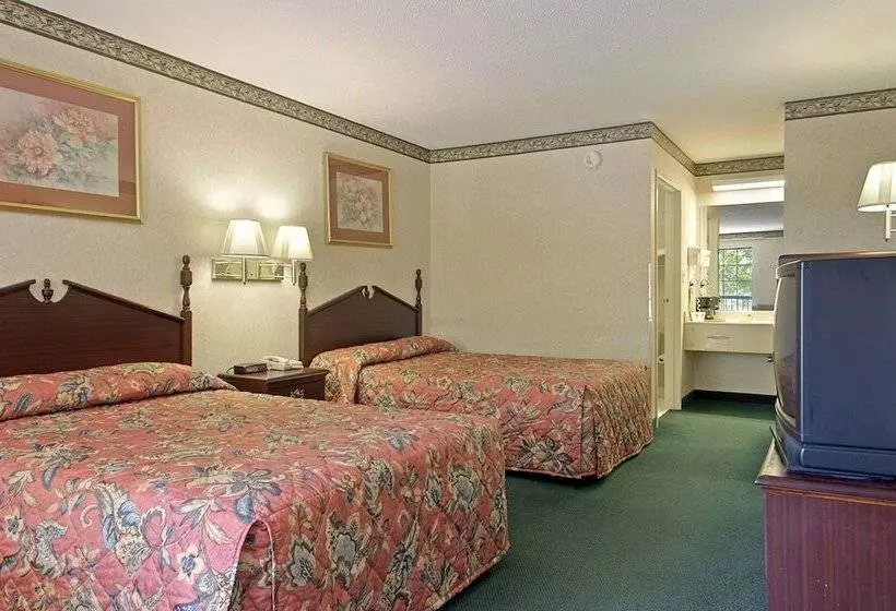２ダブルベッドのスタンダードルーム, Days Inn & Suites By Wyndham Fort Valley