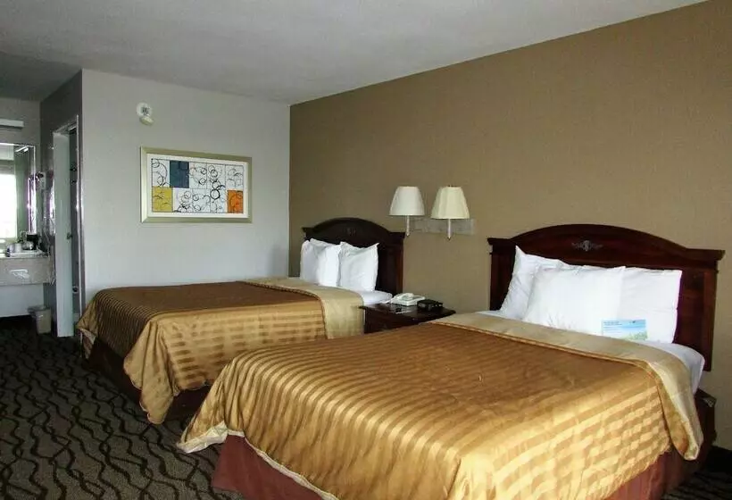 ２ダブルベッドのスタンダードルーム, Days Inn & Suites By Wyndham Fort Valley
