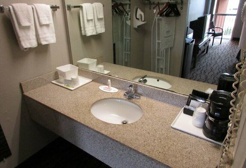 غرفه قياسيه سريرين مزدوجين, Days Inn & Suites By Wyndham Fort Valley