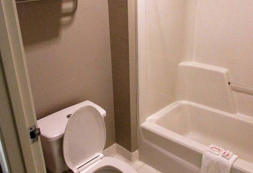 غرفه قياسيه سريرين مزدوجين, Days Inn & Suites By Wyndham Fort Valley