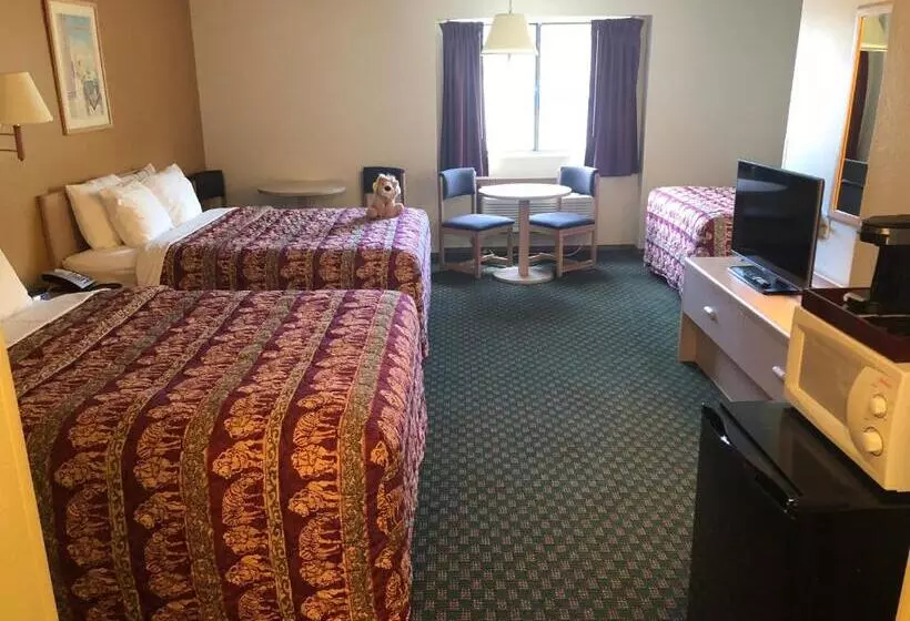 Deluxe Kolmen Hengen Huone, Kings Inn Cody