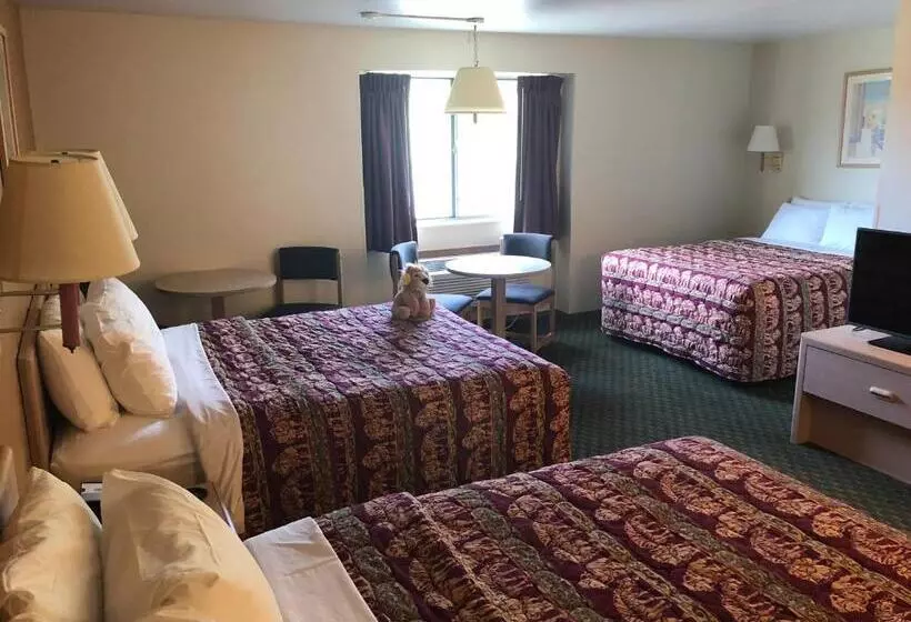 Deluxe Kolmen Hengen Huone, Kings Inn Cody