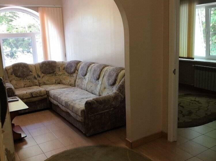 جناح, Restaurant And Hotel Complex «corsica»