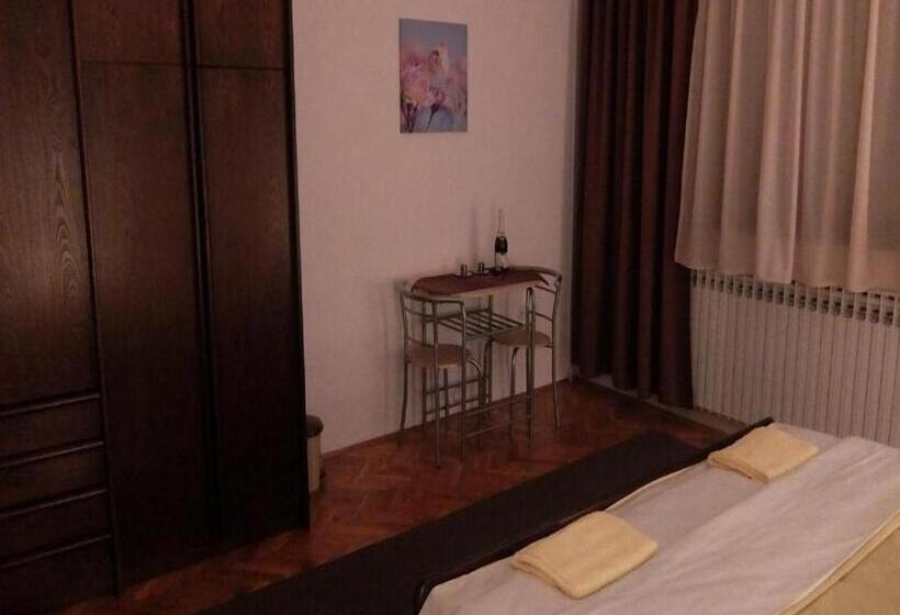 شقة غرفة نوم واحدة مزودة بشُرفة, Apartments & Rooms Rendulić