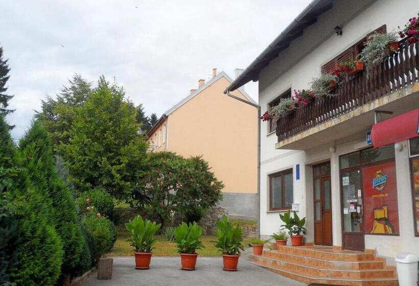 شقة غرفة نوم واحدة مزودة بشُرفة, Apartments & Rooms Rendulić