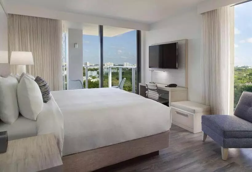 اتاق استاندارد با تخت بزرگ, Courtyard Miami Coconut Grove