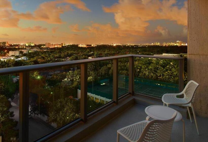 غرفه قياسيه سريرين مزدوجين, Courtyard Miami Coconut Grove