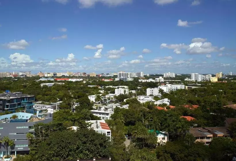سوئیت با تخت بزرگ, Courtyard Miami Coconut Grove