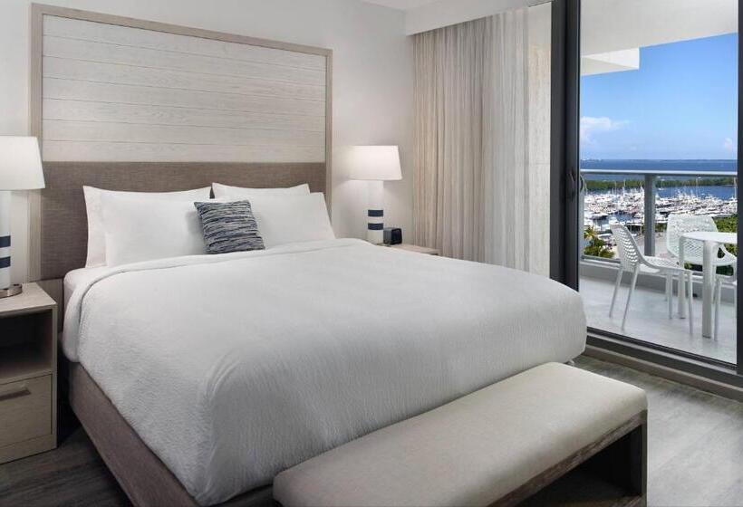 Люкс Кровать Кинг, Courtyard Miami Coconut Grove