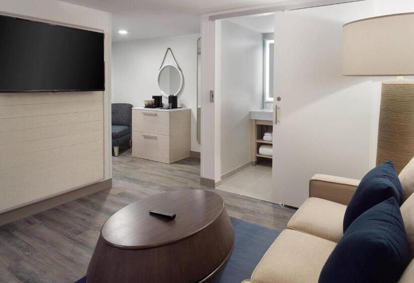 Люкс, Courtyard Miami Coconut Grove