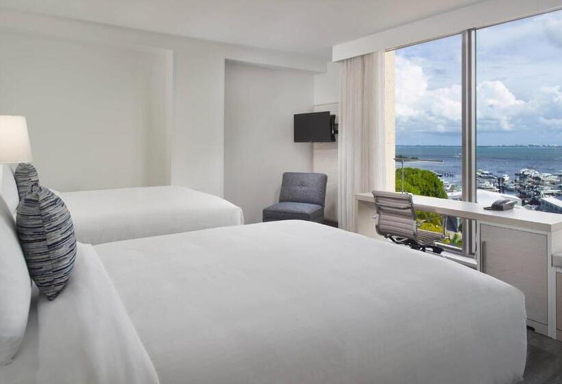 جناح, Courtyard Miami Coconut Grove