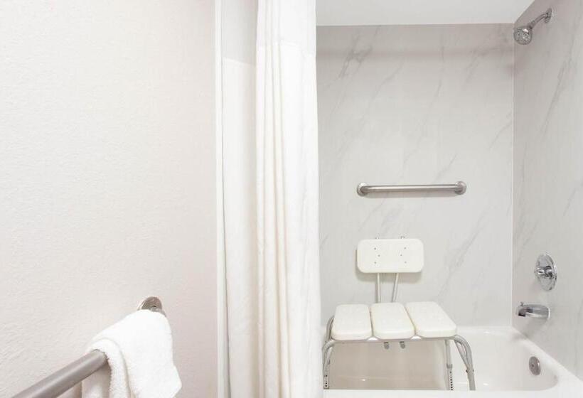 Quarto Standard Cama King para Deficientes, Days Inn By Wyndham Clinton   Laurens I 26