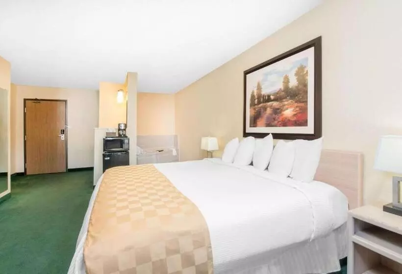 Deluxe Suite King Bed, Days Inn & Suites By Wyndham Fargo 19th Ave/airport Dome