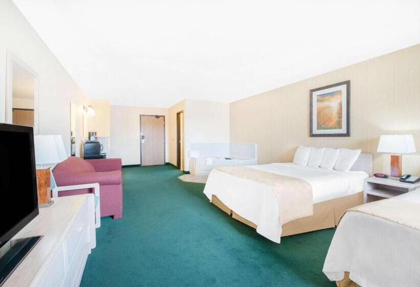 חדר דלוקס עם מיטת קינג, Days Inn & Suites By Wyndham Fargo 19th Ave/airport Dome