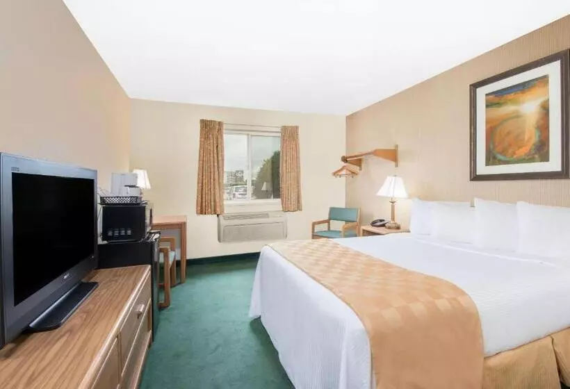 Standard-huone King-vuode, Days Inn & Suites By Wyndham Fargo 19th Ave/airport Dome