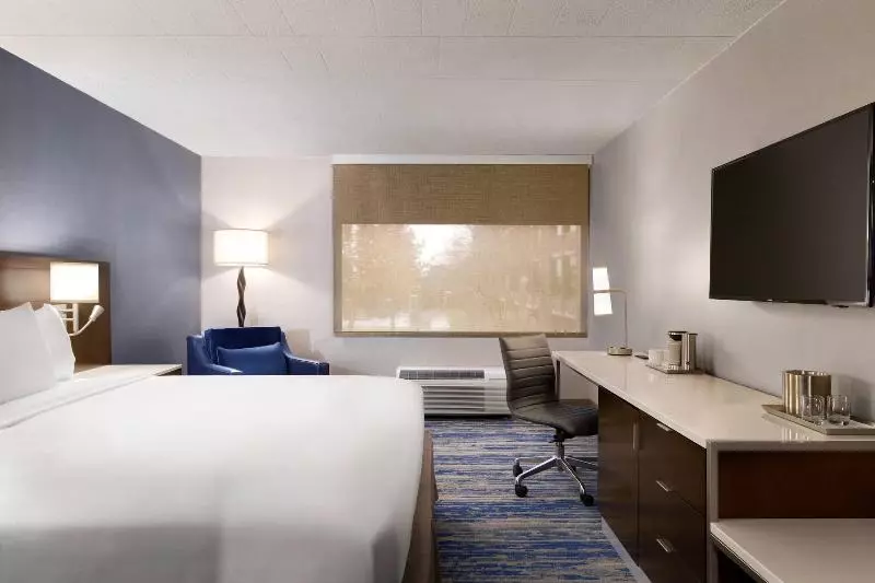 Standard-huone King-vuode, Skyline Hotel Detroit Airport, Surestay Collection By Bw