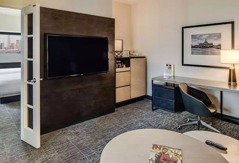 キングサイズベッドのジュニアスイート, Doubletree By Hilton Hotel & Suites Jersey City
