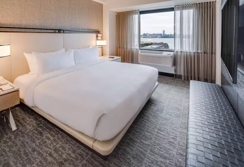 キングサイズベッドのジュニアスイート, Doubletree By Hilton Hotel & Suites Jersey City