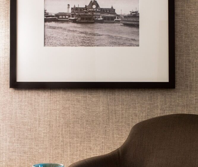 Полулюкс, Doubletree By Hilton Hotel & Suites Jersey City