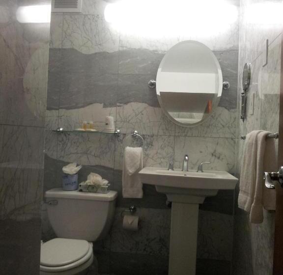 غرفة قياسية سرير كينج لذوى الإحتياجات الخاصة, Ramada By Wyndham North Bergen