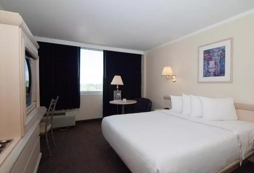 身障者適用キングサイズベッドルーム, Ramada By Wyndham North Bergen