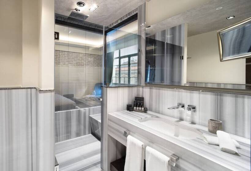 Suite, Decamondo Galata, A Tribute Portfolio