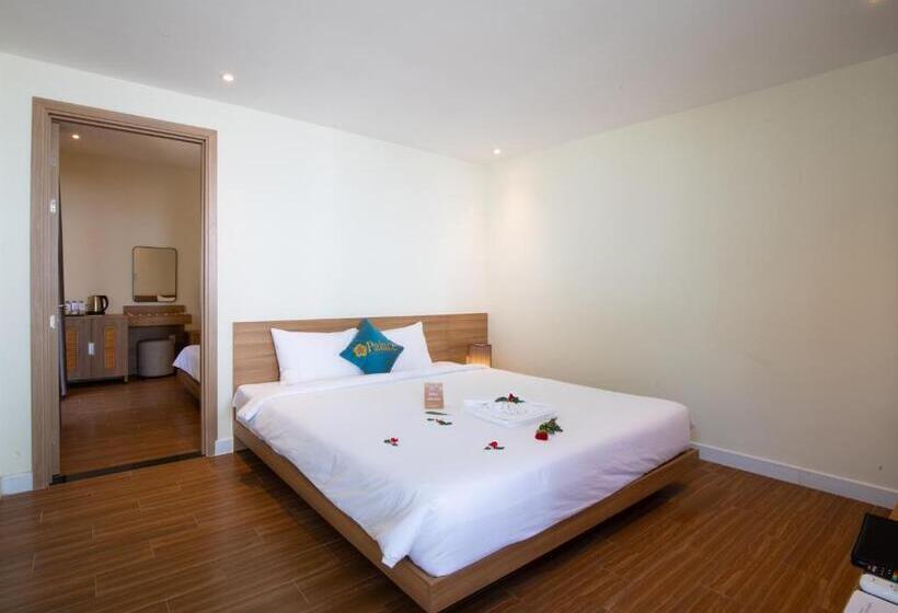 اتاق خانوادگی با چشمانداز باغ, Palace Long Hai Resort