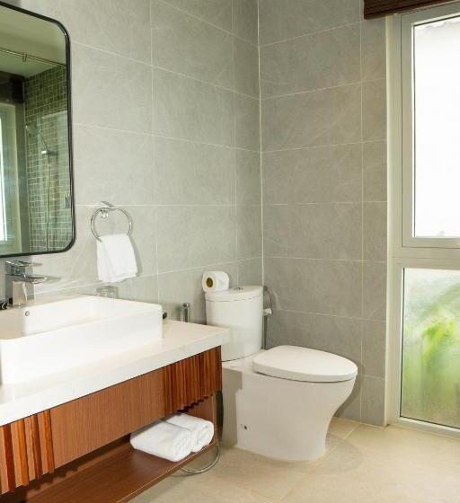 اتاق استاندارد با چشم‌انداز دریا, Palace Long Hai Resort
