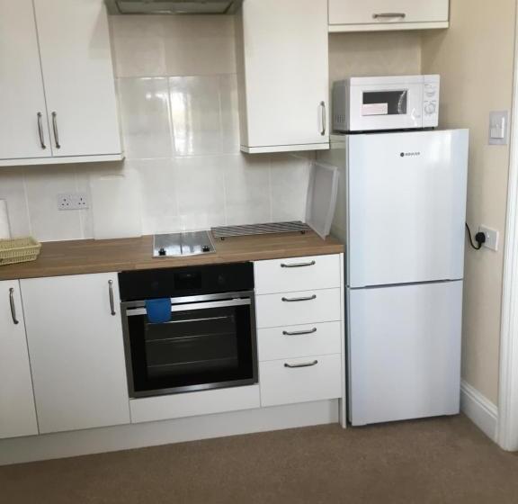 스탠다드 스튜디오, Milton Lodge