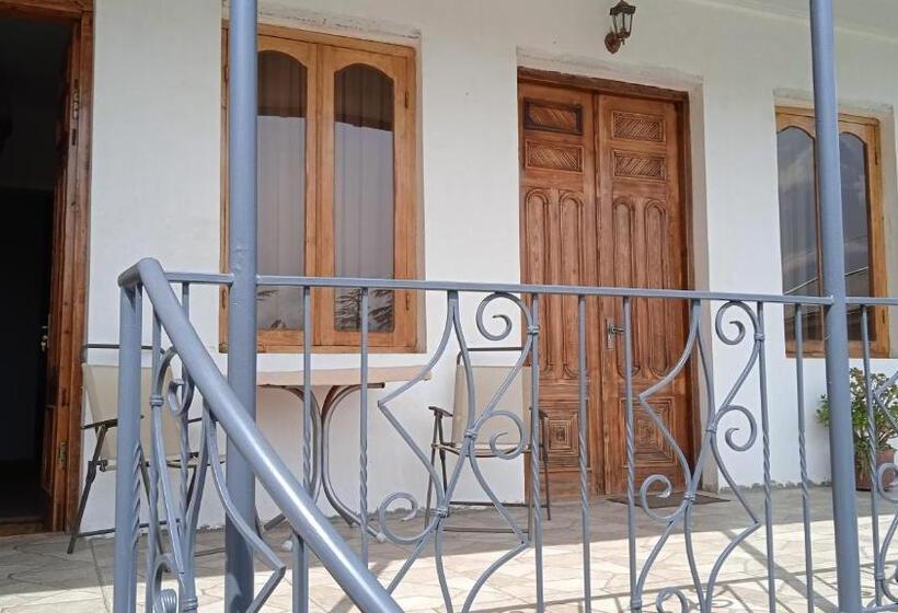 Economy Triple Room, Sataplia District