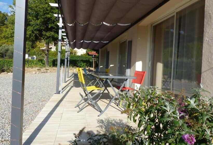 Номер Стандарт Вид на Сад, Dolce Villa