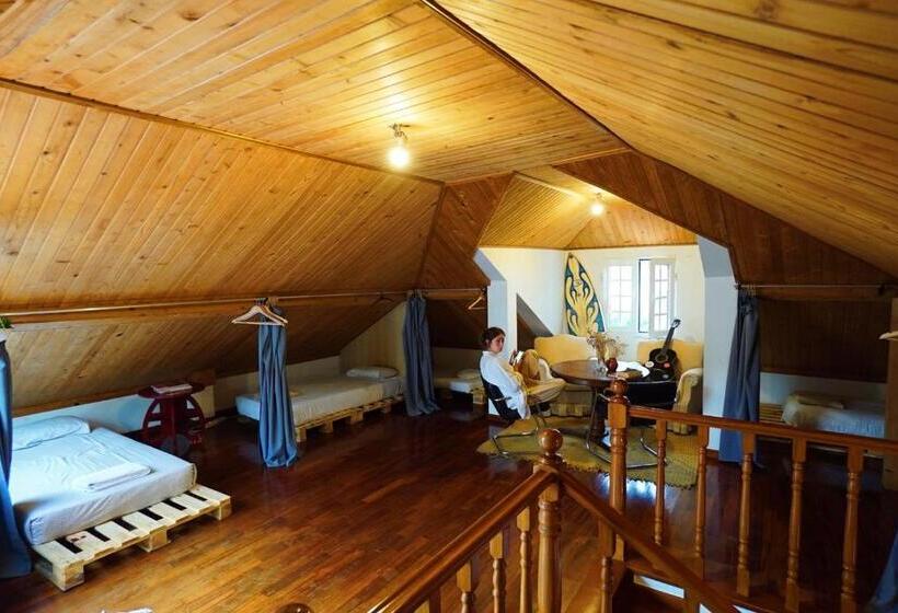 تختخواب در اتاق مشترک, Jaca Hostel Porto Da Cruz