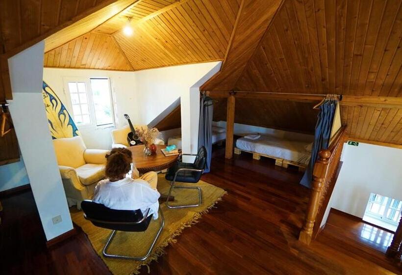 تختخواب در اتاق مشترک, Jaca Hostel Porto Da Cruz