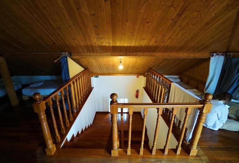 تختخواب در اتاق مشترک, Jaca Hostel Porto Da Cruz