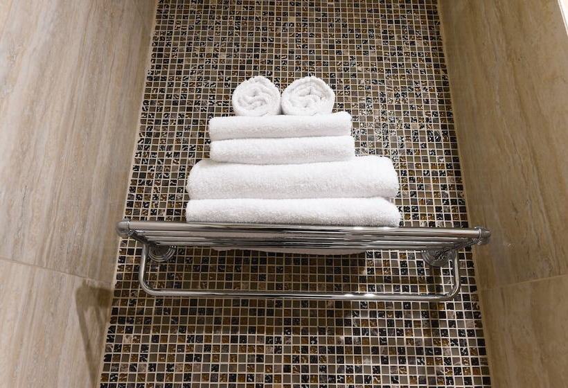 标准间, At The Rhythmic Gymnastics Center Irina Viner Usmanova