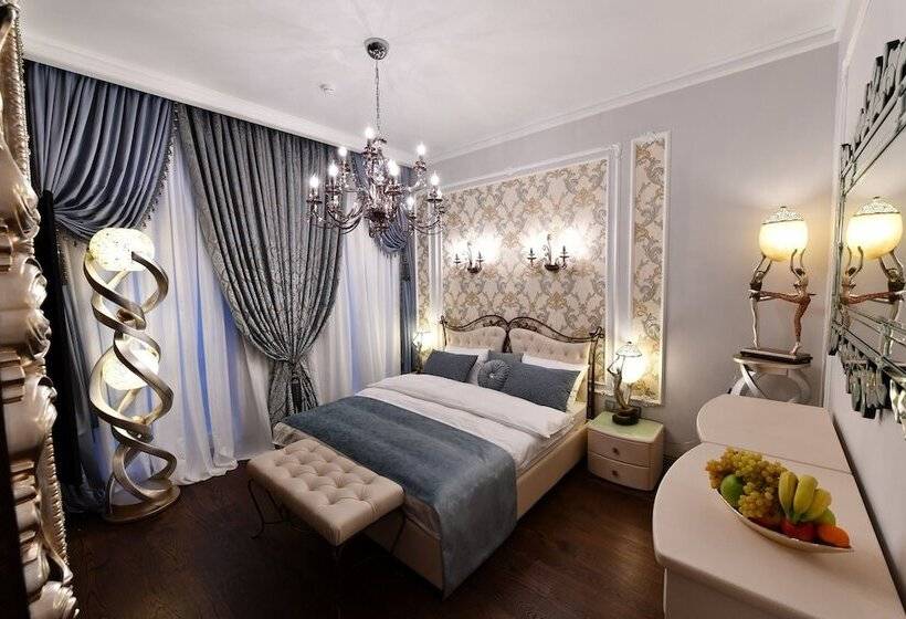 套房, At The Rhythmic Gymnastics Center Irina Viner Usmanova