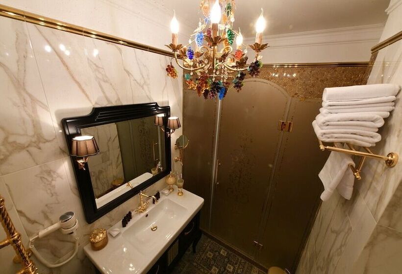 套房, At The Rhythmic Gymnastics Center Irina Viner Usmanova