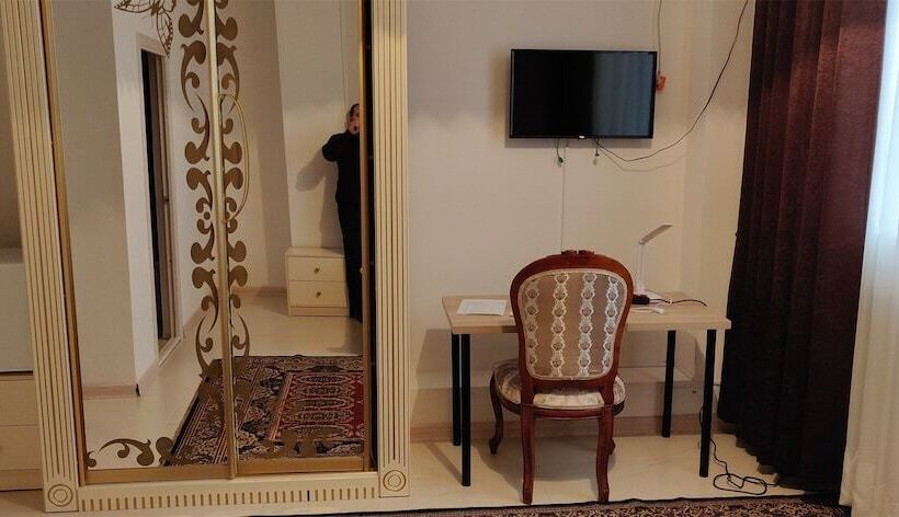 اتاق لوکس, Parma