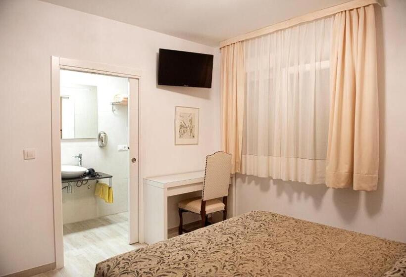 غرفة قياسية مطلة على الجبل, Vilaseco