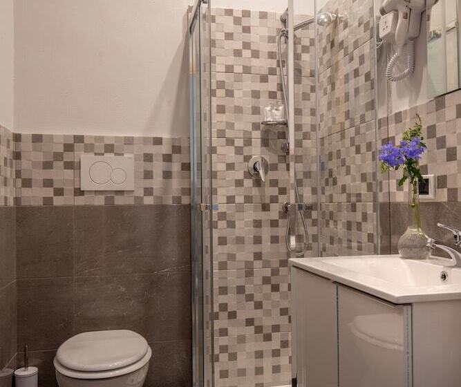 חדר אקונומי, Courtyard Rome Suite