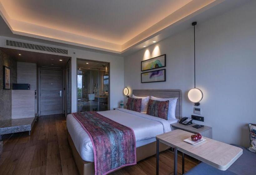 Номер Deluxe, Regenta Sgs Greenotel  Lonavala