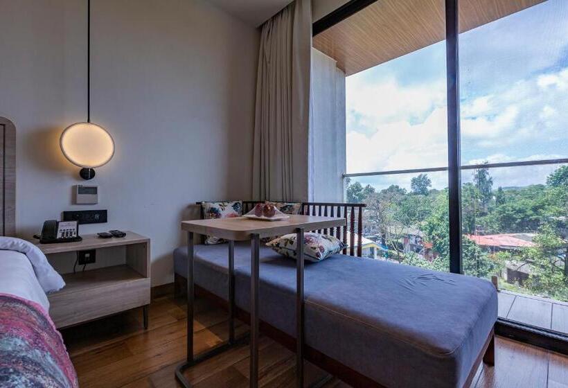 Номер Deluxe, Regenta Sgs Greenotel  Lonavala