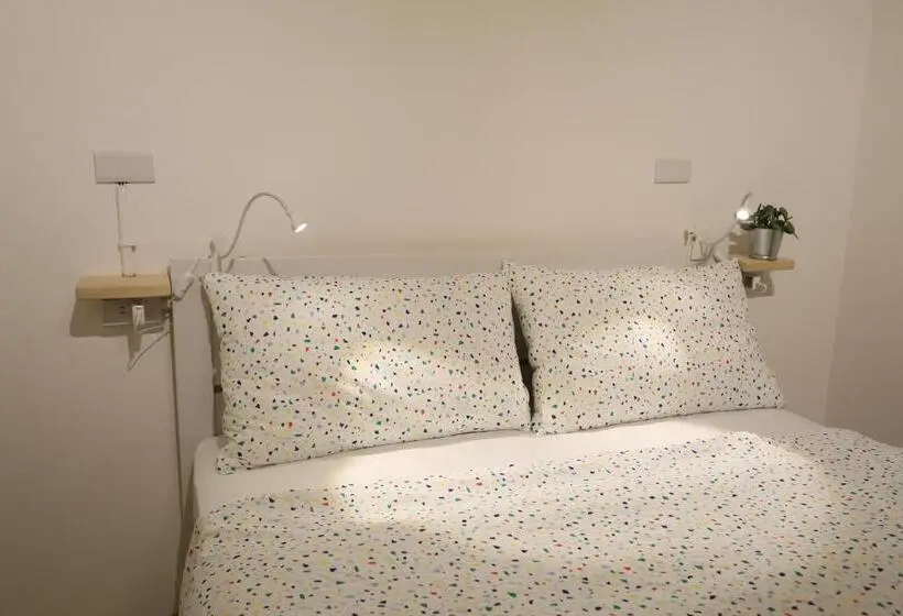 اتاق خانوادگی با چشم‌انداز باغ, Dong Shan Yi Hostel