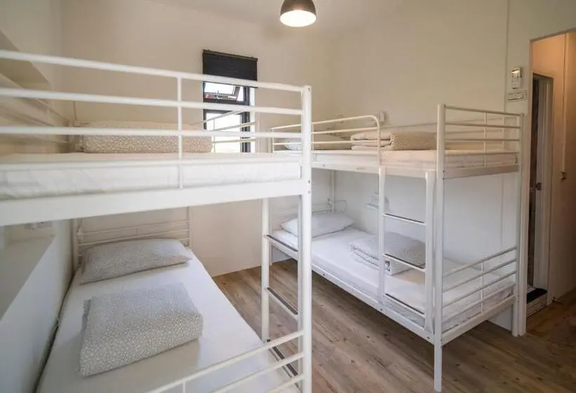اتاق خانوادگی با چشم‌انداز باغ, Dong Shan Yi Hostel